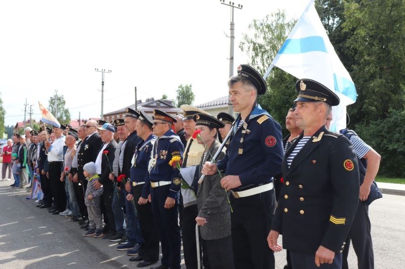 Вчера в Алнашах отметили день ВМФ.