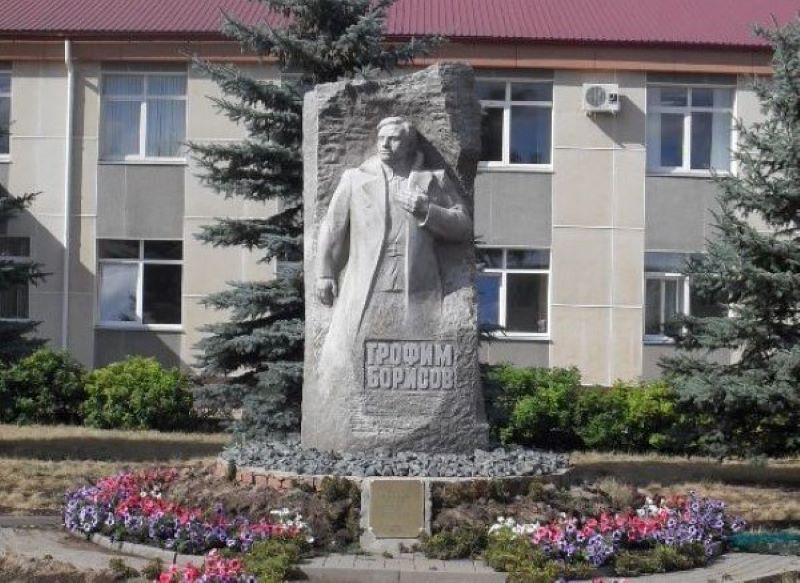Памятник основоположнику государственности Удмуртии Трофиму Борисову.