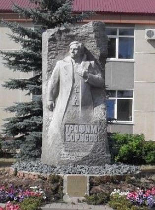 Памятник основоположнику государственности Удмуртии Трофиму Борисову.