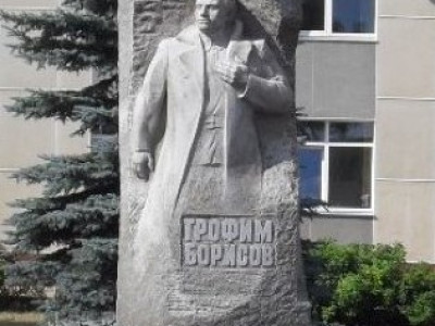 Памятник основоположнику государственности Удмуртии Трофиму Кузьмичу Борисову.